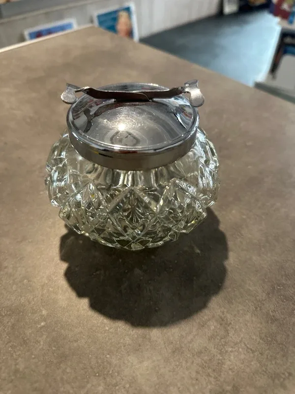 Pot à sucre à pince