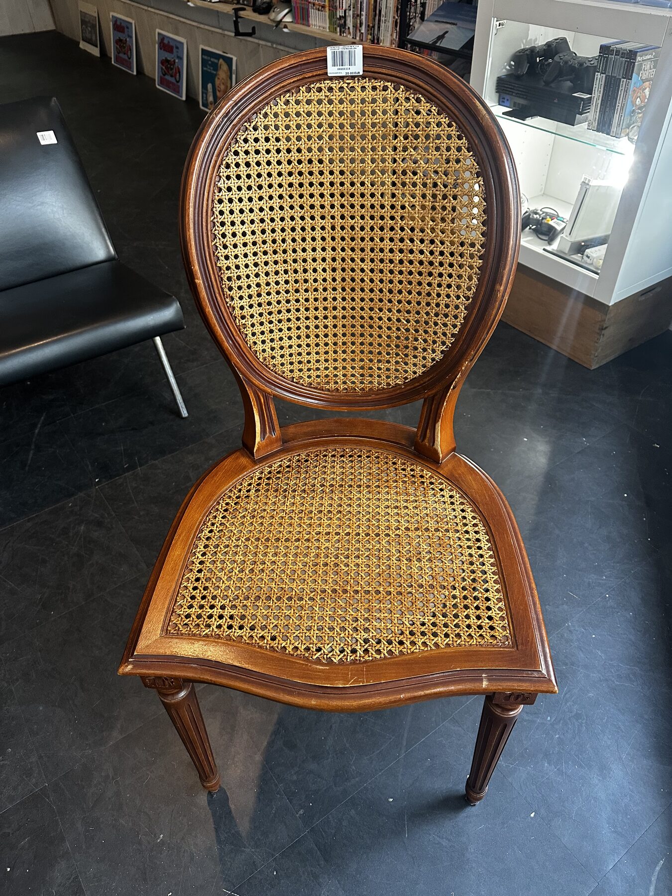 CHAISE AVEC CANAGE DE STYLE LOUIS XVI TYPE MEDAILLON