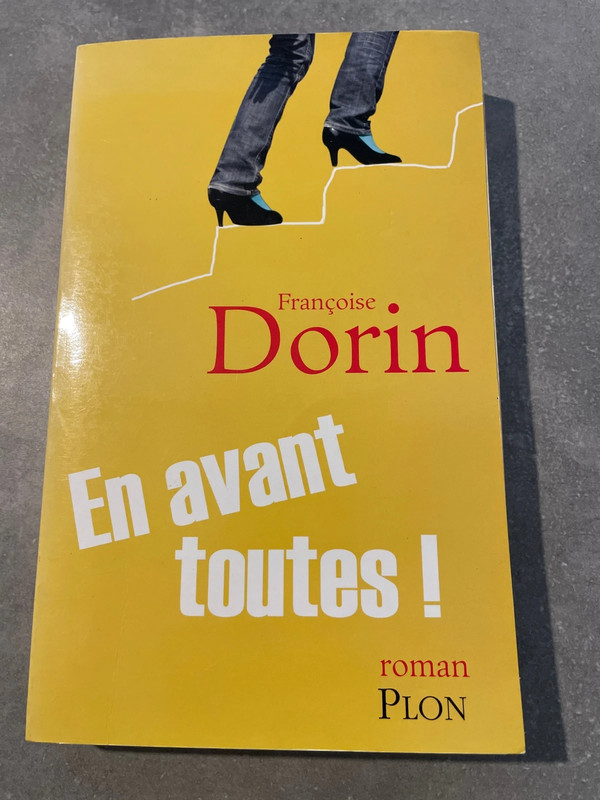 Roman en avant toutes ! De Françoise dorin