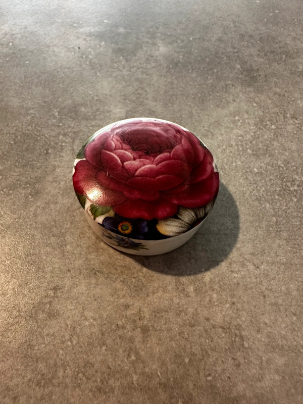 Petite boîte porcelaine