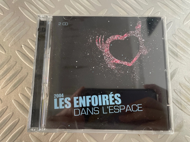 CD les enfoirés dans l’espace 2004